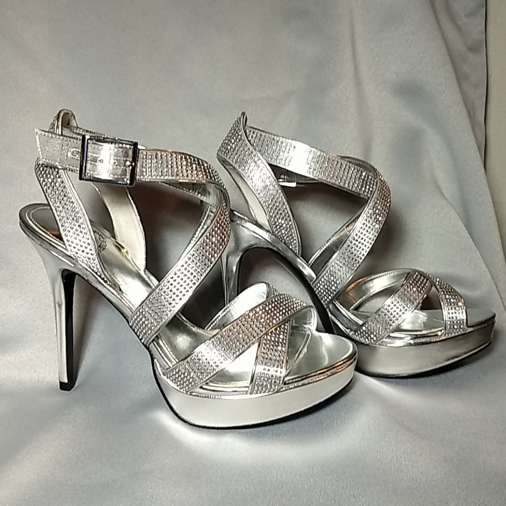 Size 8  I Miller sparkle double wrap  shoe.